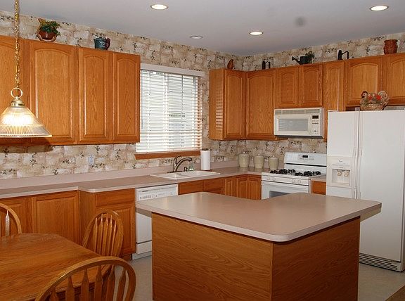 3rd image of 339 Longfield Ln