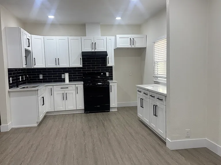 739 S Chevy Chase Dr #1/2 — Photo 2