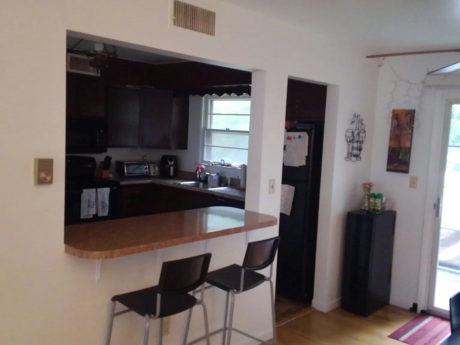 4 bed, 1900 sqft, $2,300 — Photo 3