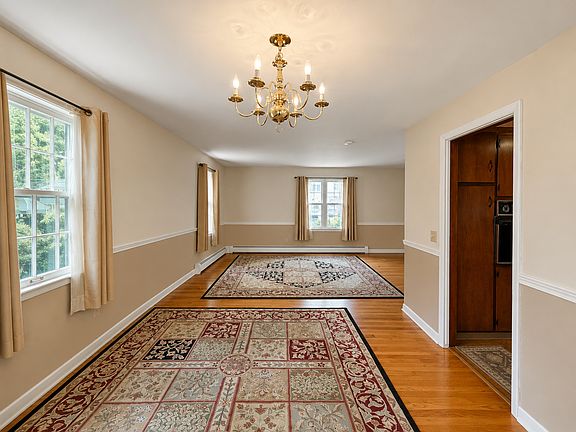 4th image of 240 Ridgefield Rd #1