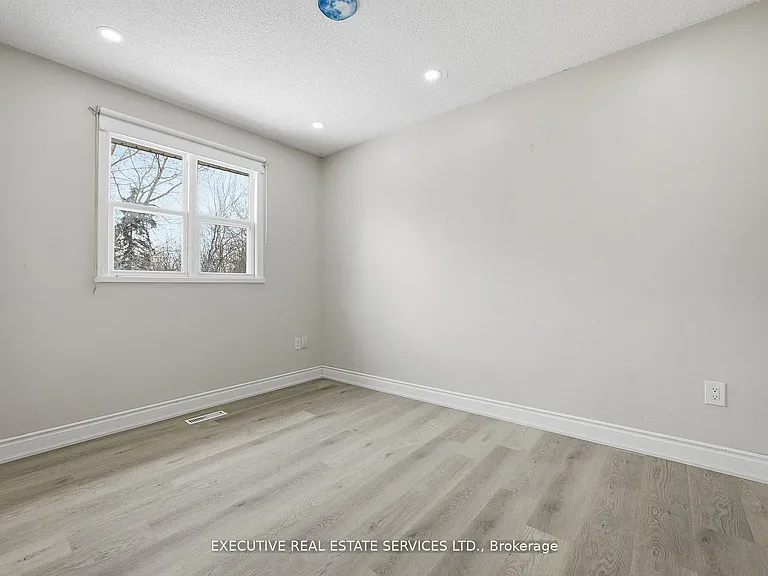 69 Lorraine Cres — Photo 31