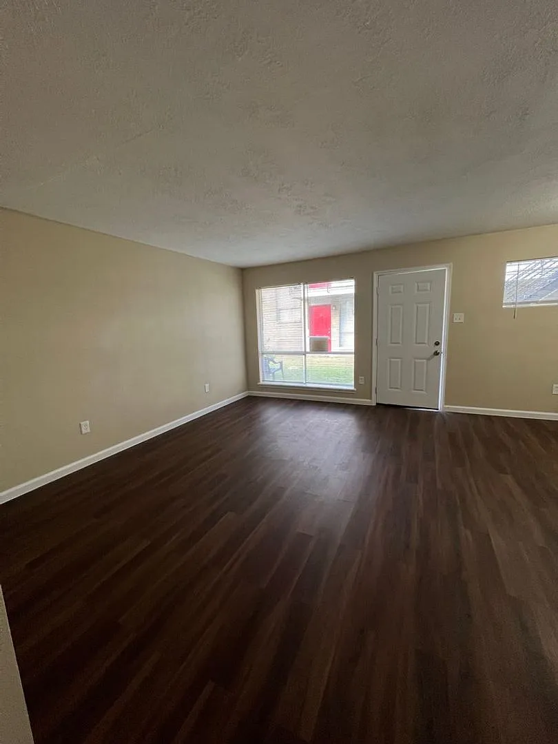 Main Plaza Apartments — Photo 2