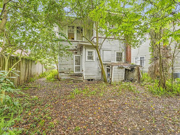3rd image of 2319 COLLEGE Street