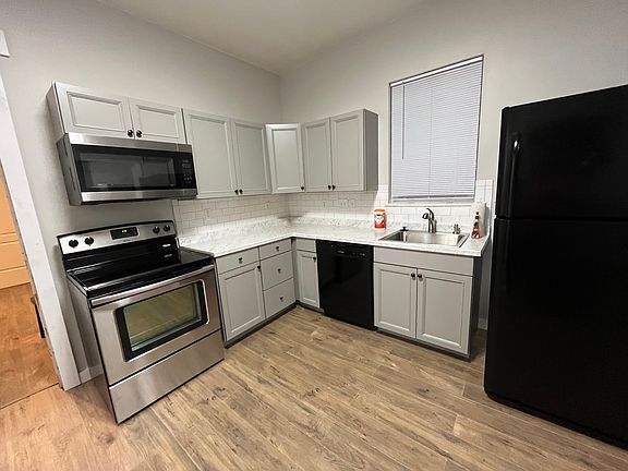 3rd image of 701 Alberta St