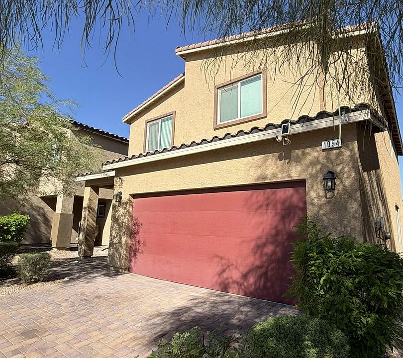 1054 Twincrest Ave