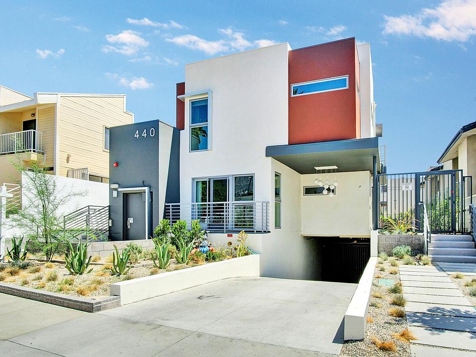1st image of 440 Palm Dr Unit 3