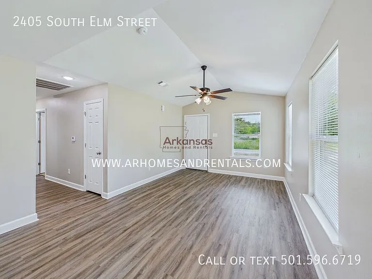 2405 S Elm St — Photo 2