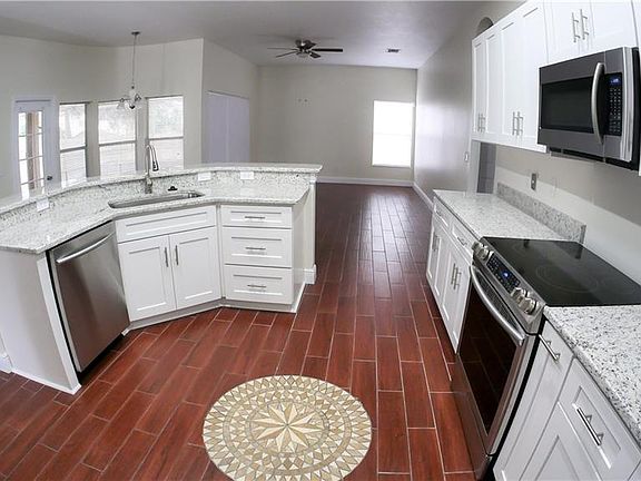 4th image of 1334 Vickers Lake Dr