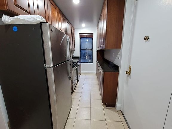 3rd image of 250 W 99th St #3BB