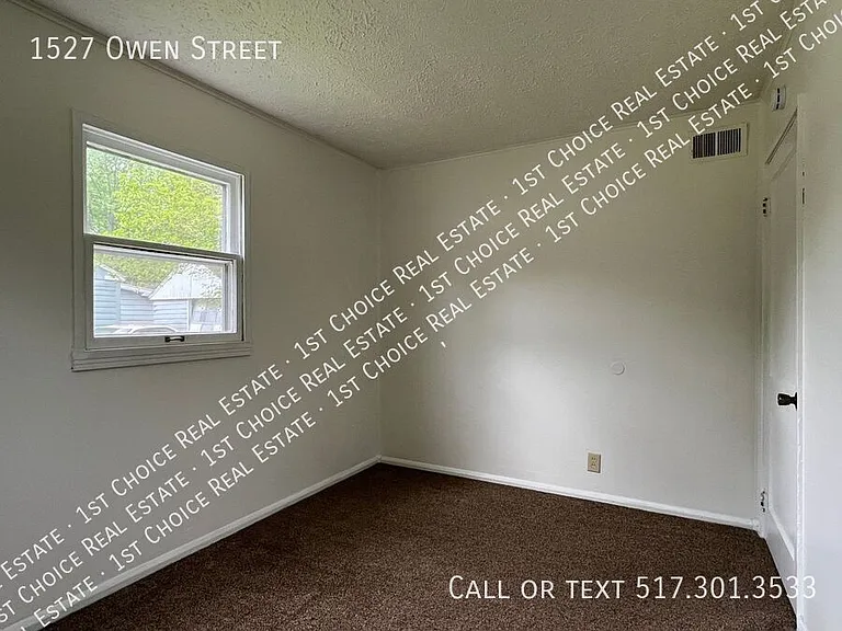 1527 Owen St — Photo 8