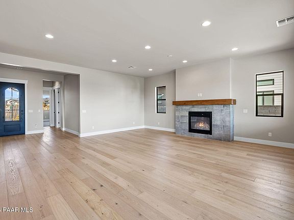 3rd image of 4651 N Justin Dr