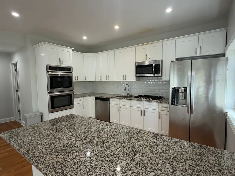 10 Greenwich Ave — Photo 13