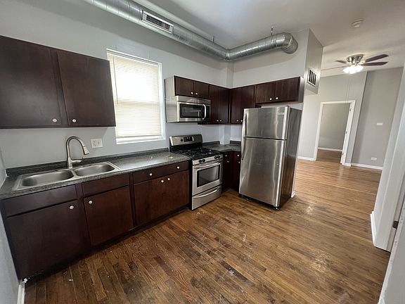 3rd image of 1919 S Racine Ave #3R