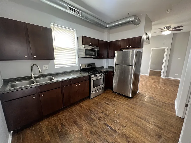 1919 S Racine Ave #3R — Photo 3