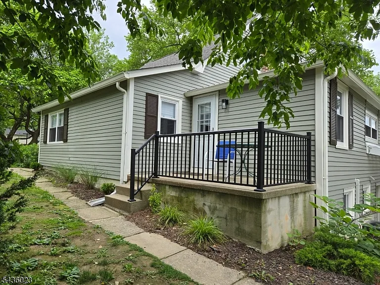 439 Victory Ave — Photo 19