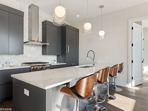 5th image of 1938 W Augusta Blvd #502
