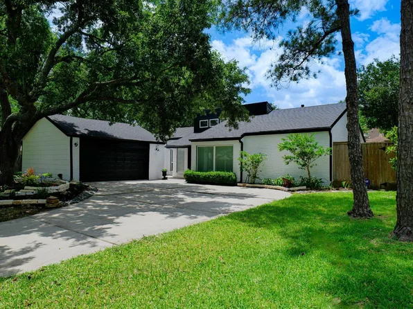12203 Meadow Lake Dr, Houston, TX 77077