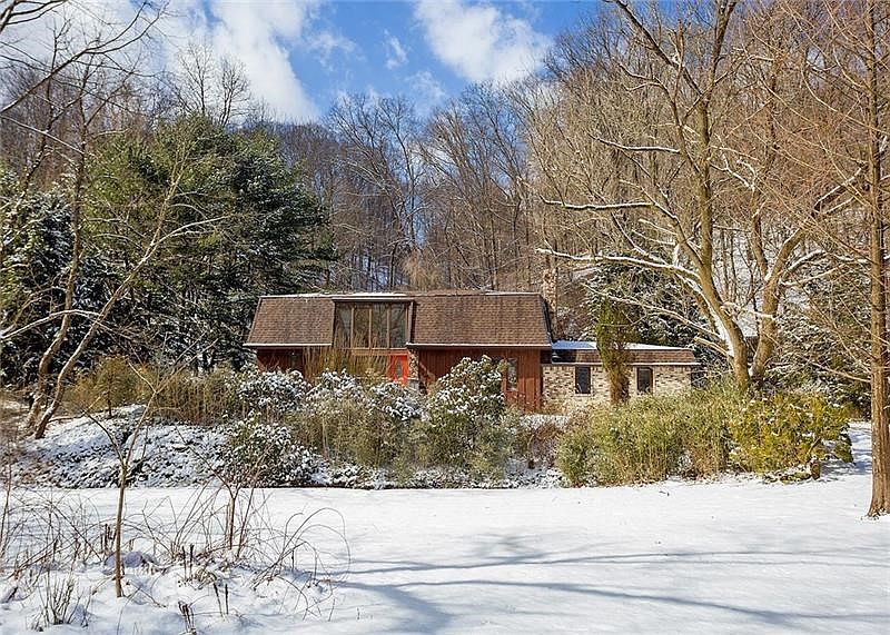 Welcome home to this contemporary three bedroom two and a half bathroom home in the heart of Murrysville.