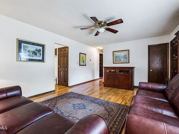 4th image of 1521 Cedar Cir