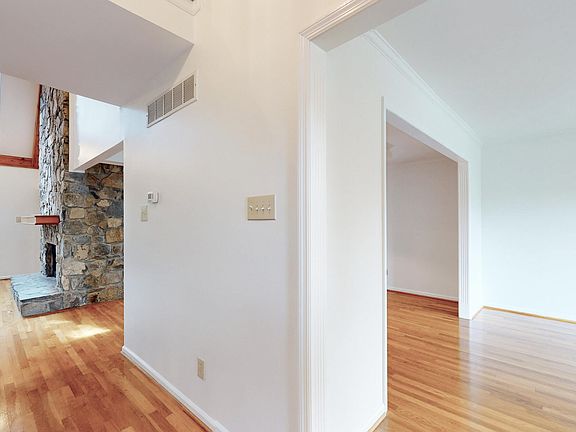 5th image of 761 Winter Hill Ln