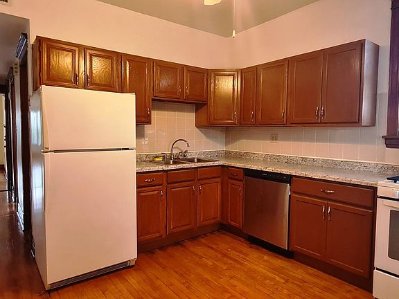 2nd image of 2229 W Iowa St #3T