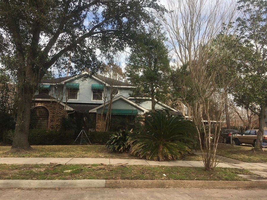 1st image of 923 Bolton Dr