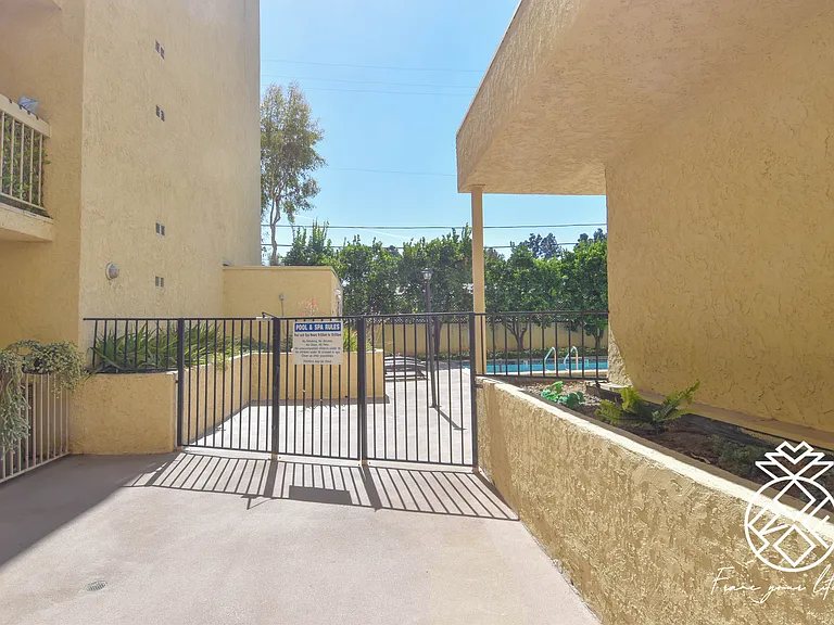 5143 Bakman Ave #206 — Photo 31