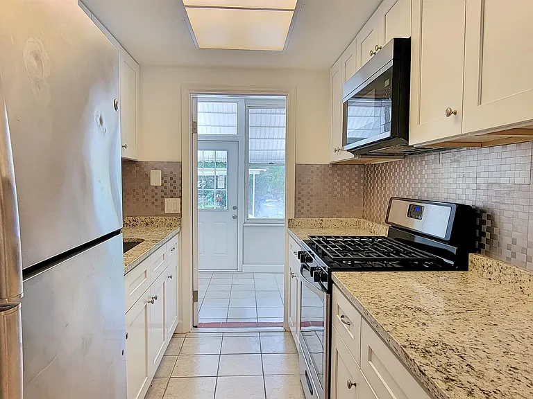 911 Washington Ave #118 — Photo 7