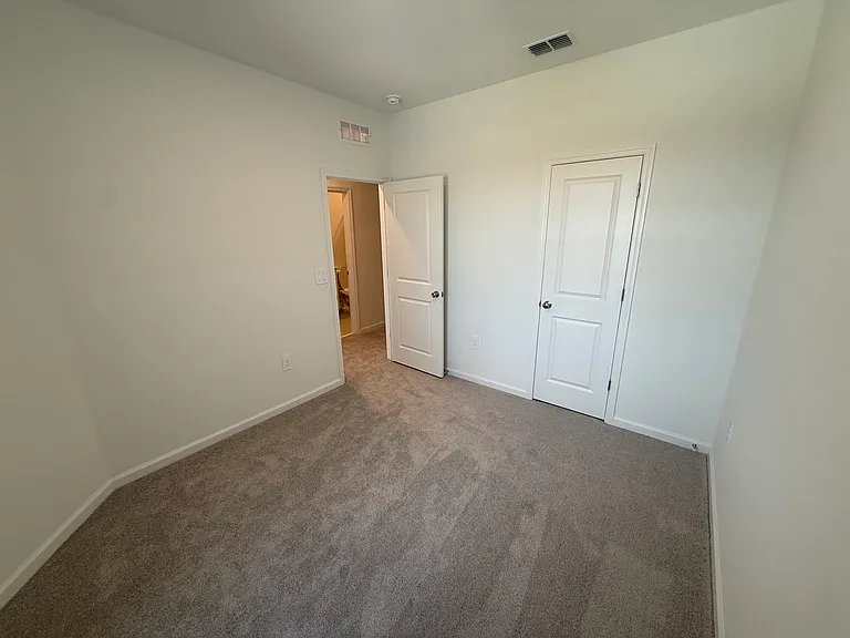 3151 Kurtz Ter — Photo 10