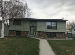 904 S Moorehead Ave, Miles City, MT 59301