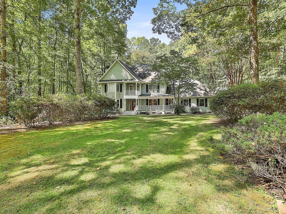 1st image of 165 Silverthorn Dr