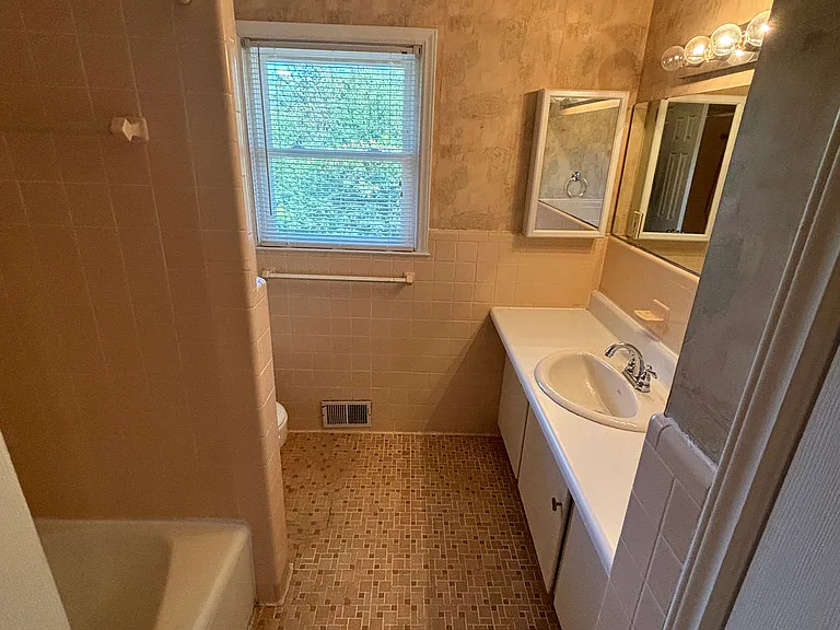 300 Asbury Dr — Photo 10