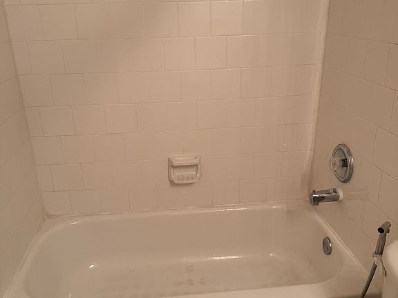 2nd image of 2004 Golden Oak Dr