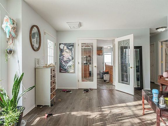 5th image of 207 4th St