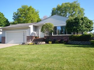 4820 N Sedgewick Rd, Lyndhurst, OH 44124