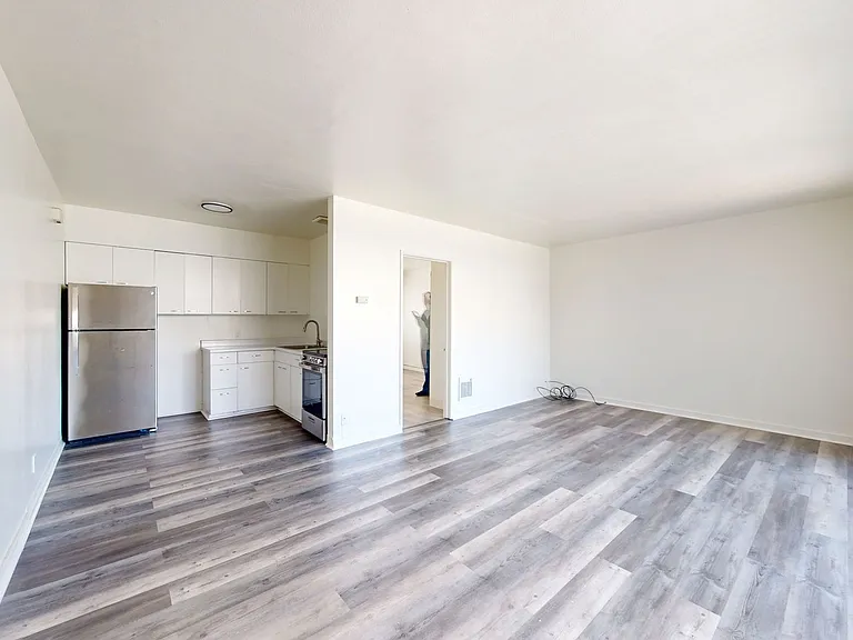 444 28th St — Photo 26