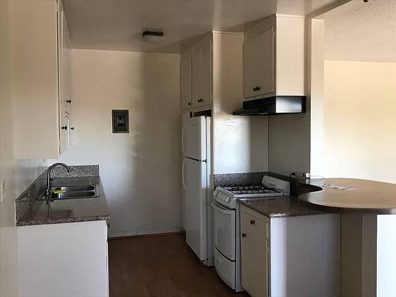 3rd image of 316 Pasadena Ave APT 13