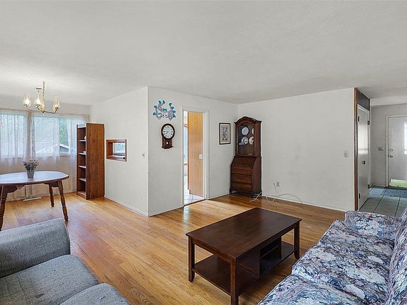 4th image of 390 Waterford Dr
