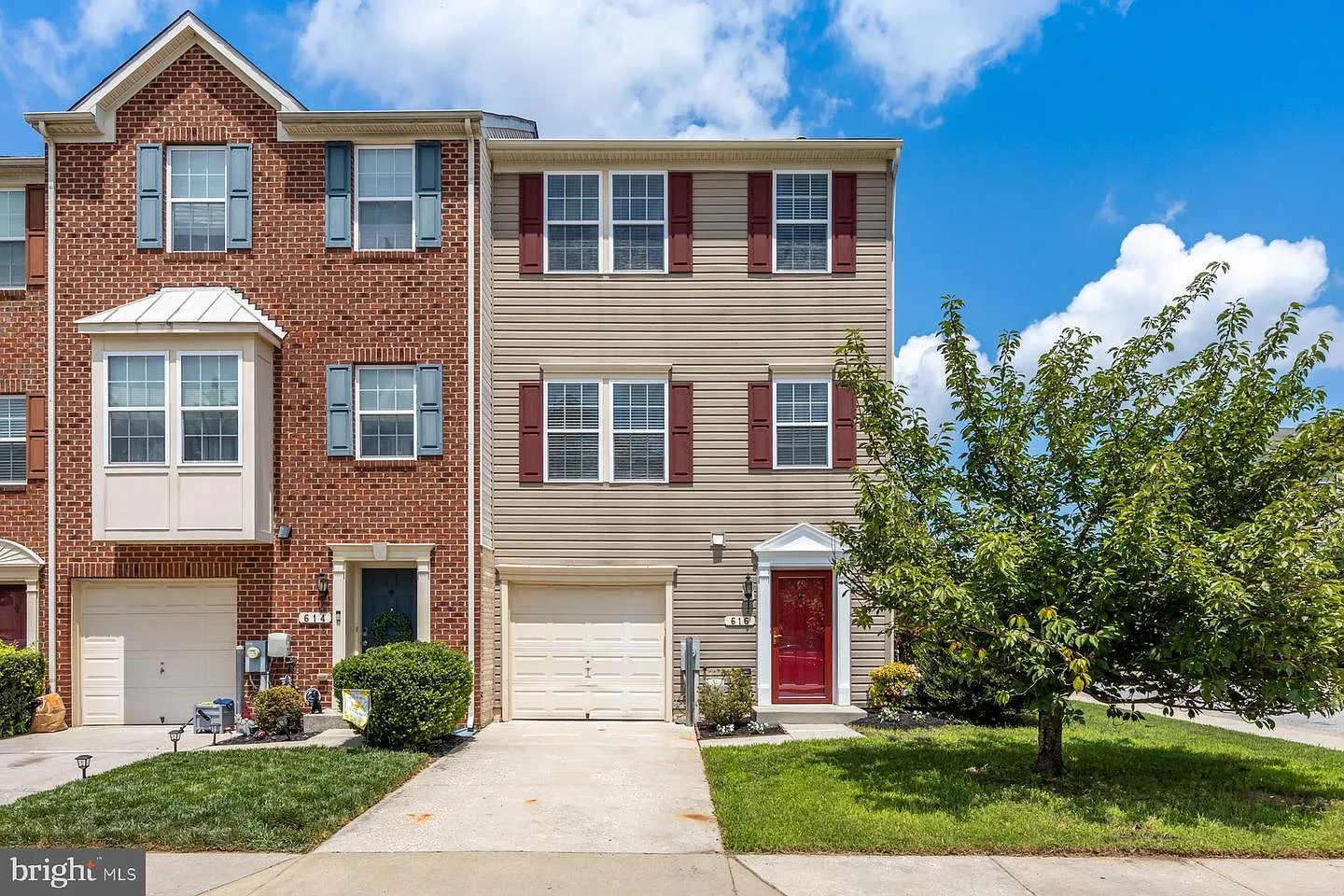 4 bed, 2.5 bath, 2434 sqft, $3,000 — Photo 1