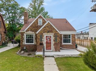 1445 Cadieux Rd, Grosse Pointe Park, MI 48230