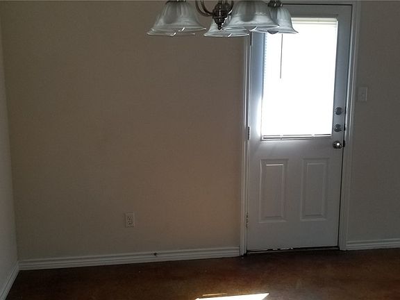 5th image of 4101 Cambridge Dr