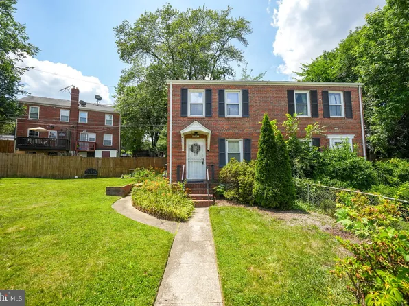 2215 Farrington Ave, Alexandria, VA 22303