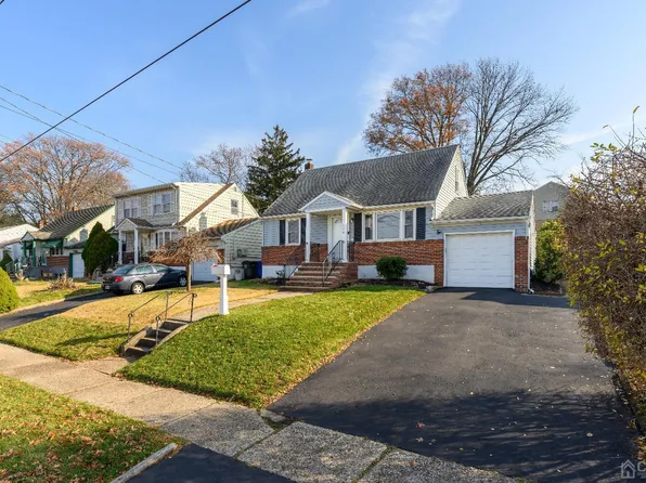 276 Woodruff Ave, Avenel, NJ 07001
