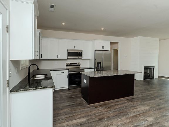 5th image of 398 Holt Cir