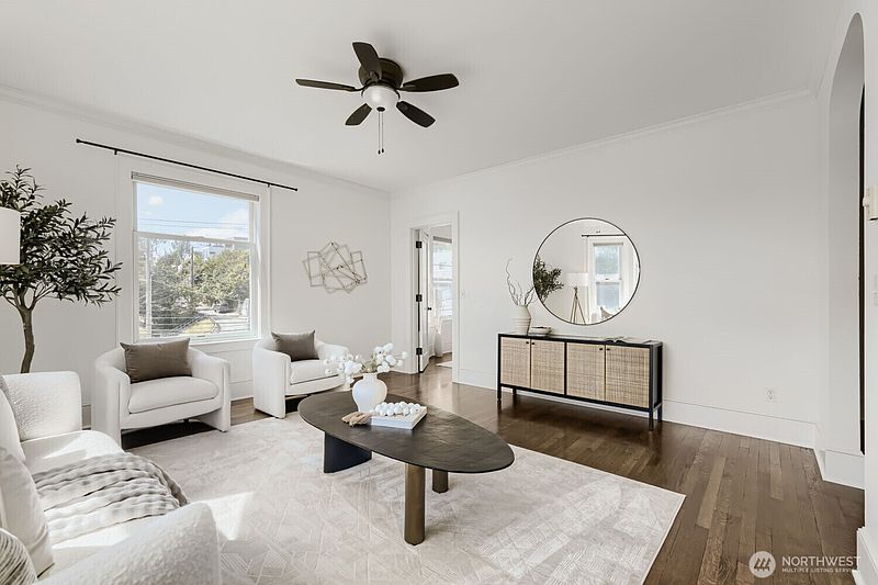5th image of 317 Lakeside Avenue S #3