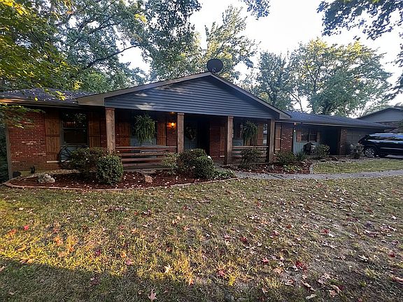 3rd image of 3308 Lakewood Dr