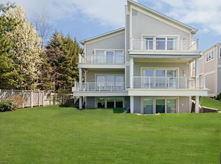 3666 Woodgate Dr, Saint Joseph, MI 49085