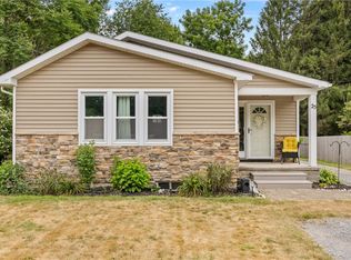 25 Chestnut Dr, Rochester, NY 14624