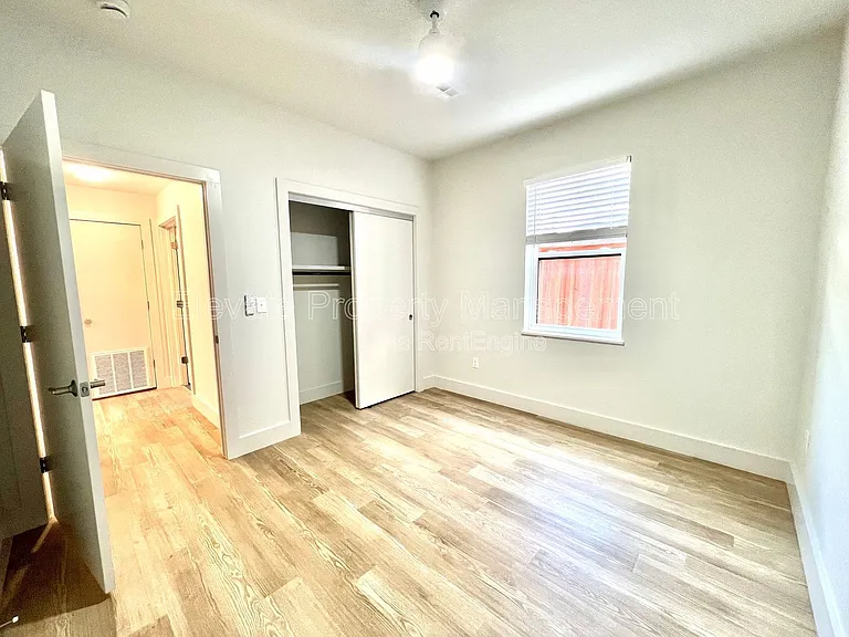 1701 NW 12th St #12 — Photo 12