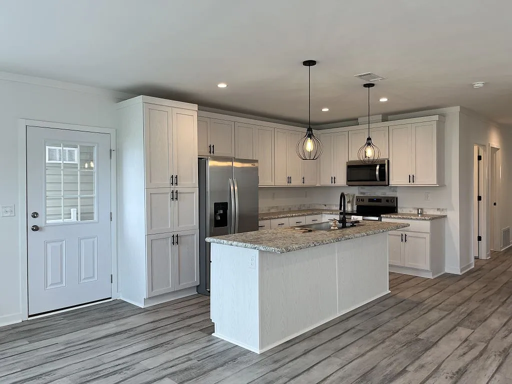 2 bed, 2.0 bath, 1460 sqft, $1,499 — Photo 2